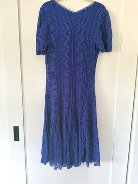 Cobalt Lace Midi Dress with V-Neck L
